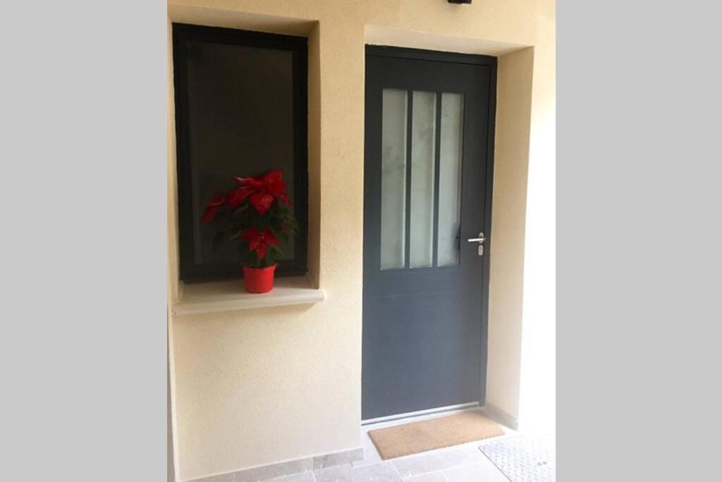 Studio Tout Equipe Apartamento Marguerittes Exterior foto
