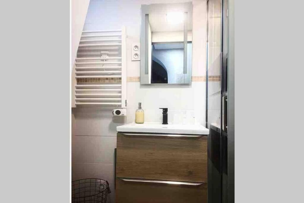 Studio Tout Equipe Apartamento Marguerittes Exterior foto